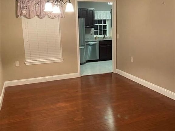 5th image of 720 Putnam Pike APT 605