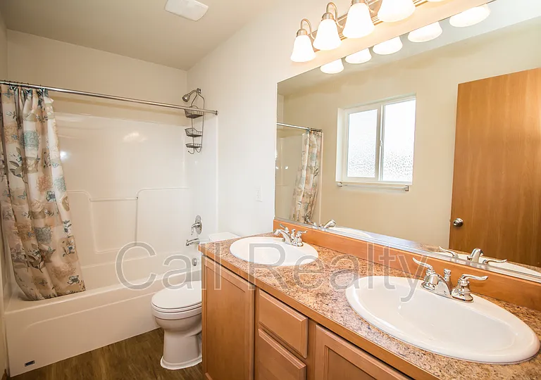 2105 N Eden St — Photo 8