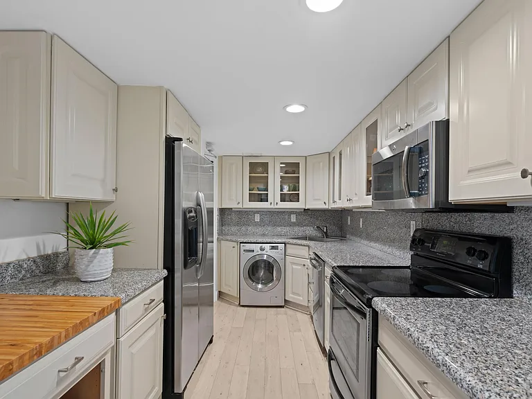 223 Atlantic Ave #4E — Photo 7
