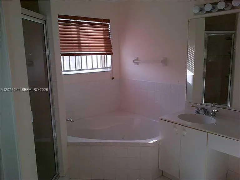 5702 NW 112th Ct #5702 — Photo 13