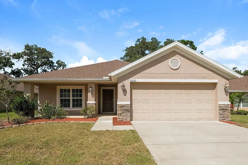 3 bed, 2.0 bath, 1978 sqft, $2,010 — Photo 1