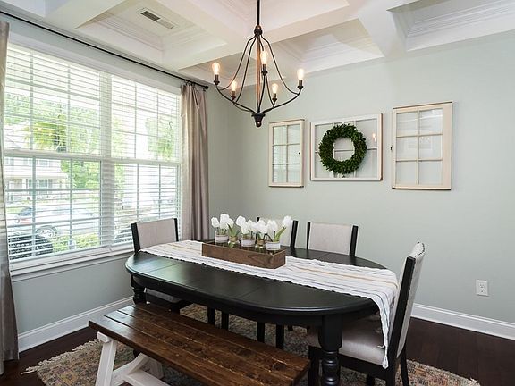 5th image of 2526 Orchid Dr