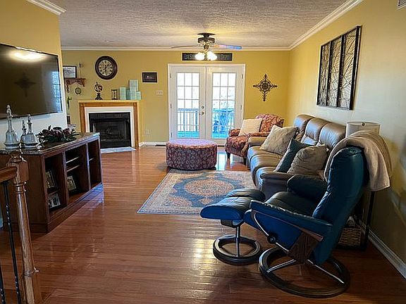 3rd image of 212 Bridgeside Dr