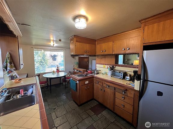 2nd image of 3916 Rucker Avenue