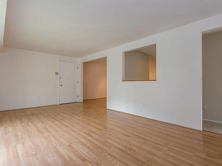 4 Brookside Dr #7 — Photo 5