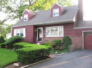 1618 Sycamore Ave, Merrick, NY 11566