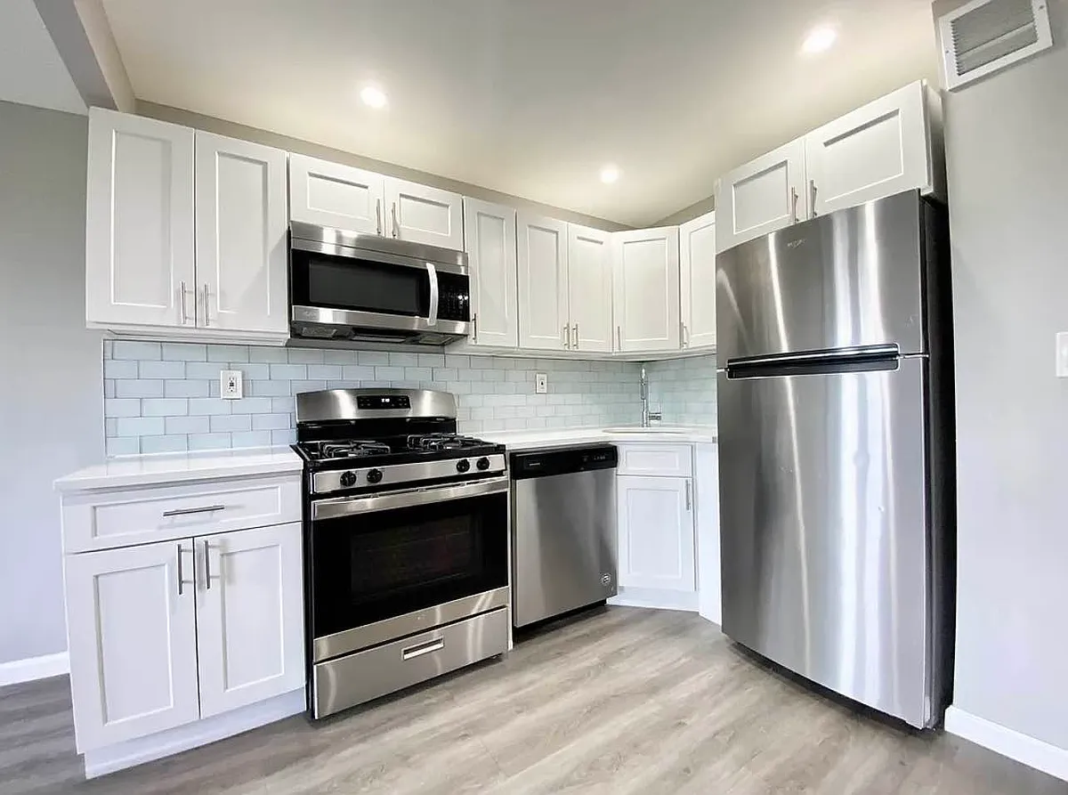 Building Photo - 3520 Dekalb Ave #2G