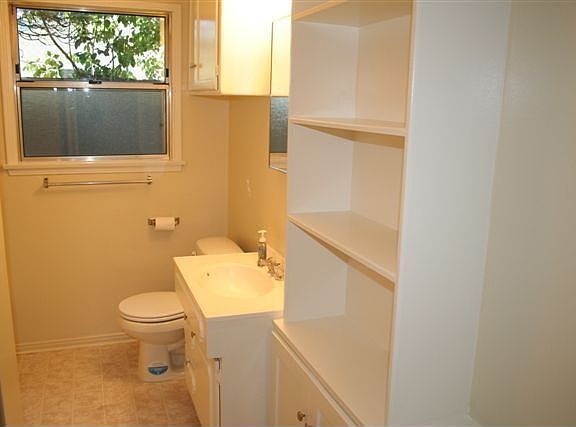 4th image of 17448 Arminta St