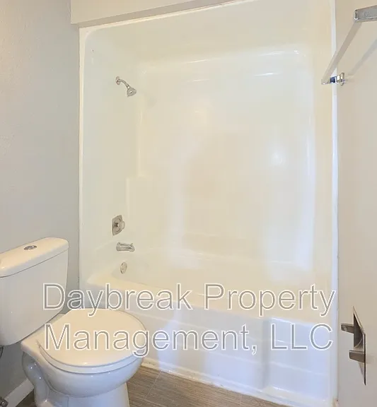 717 30th St N #6 — Photo 6