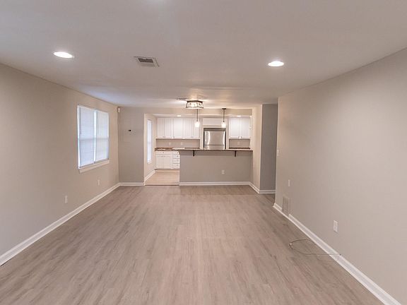 5th image of 1414 N Green St