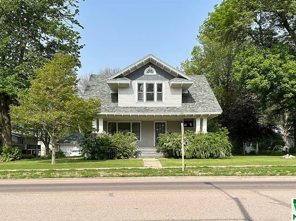 925 S Main Ave, Sioux Center, IA 51250