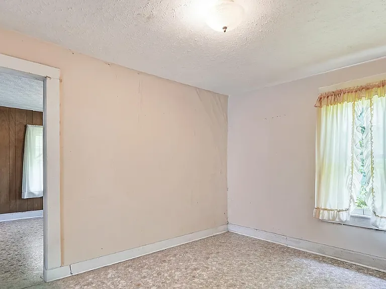 923 Elizabeth St — Photo 11