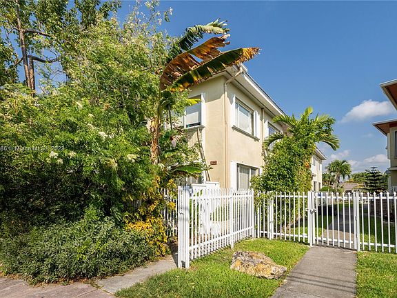 3rd image of 1925 Calais Dr APT 3