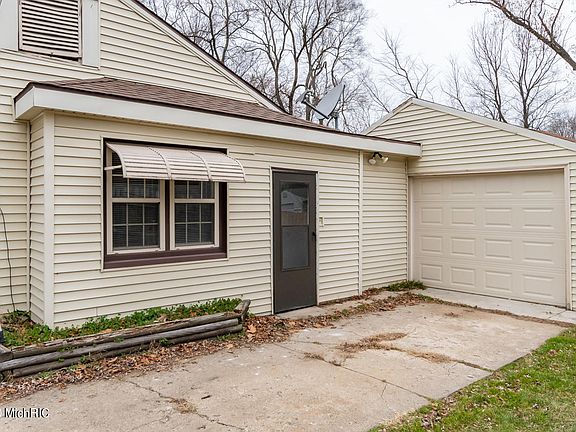 2nd image of 1909 Eckener Dr