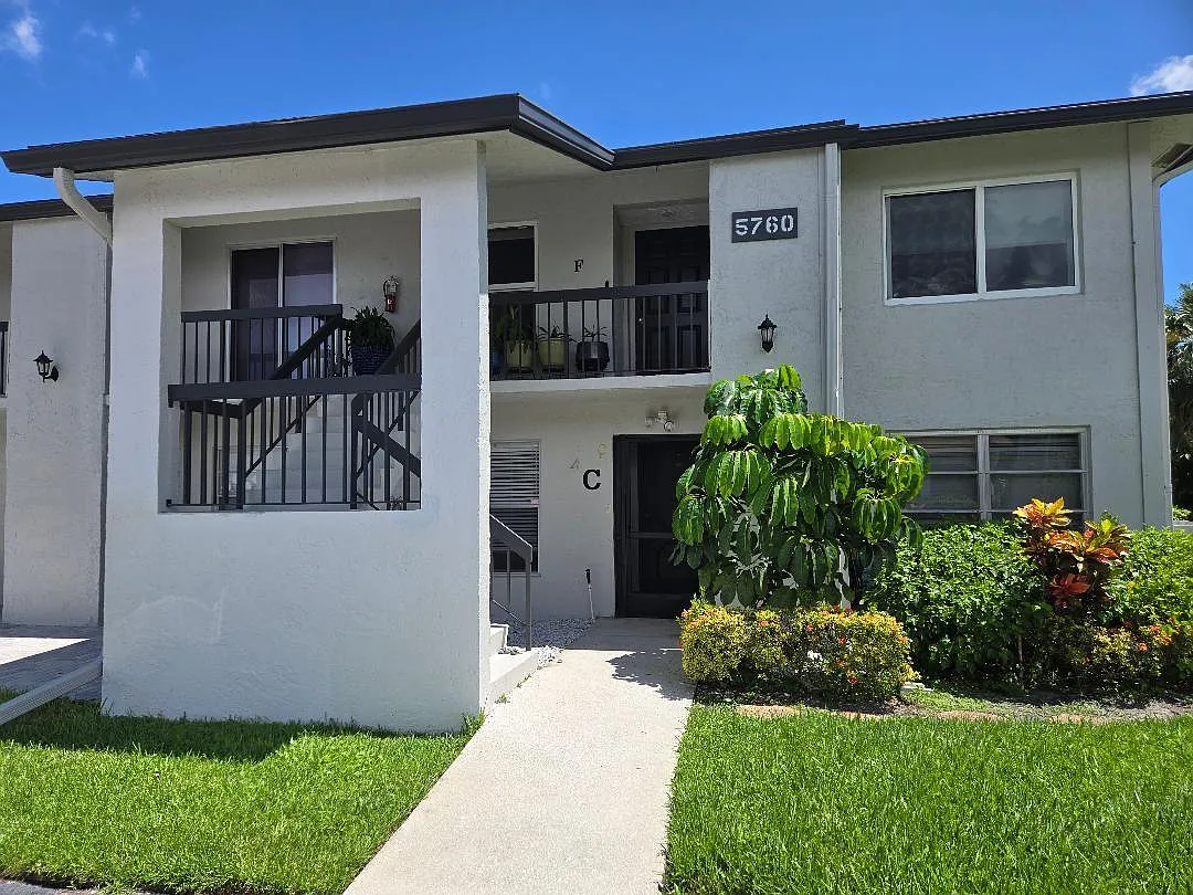 2 bed, 2.0 bath, 1198 sqft, $2,200 — Photo 1