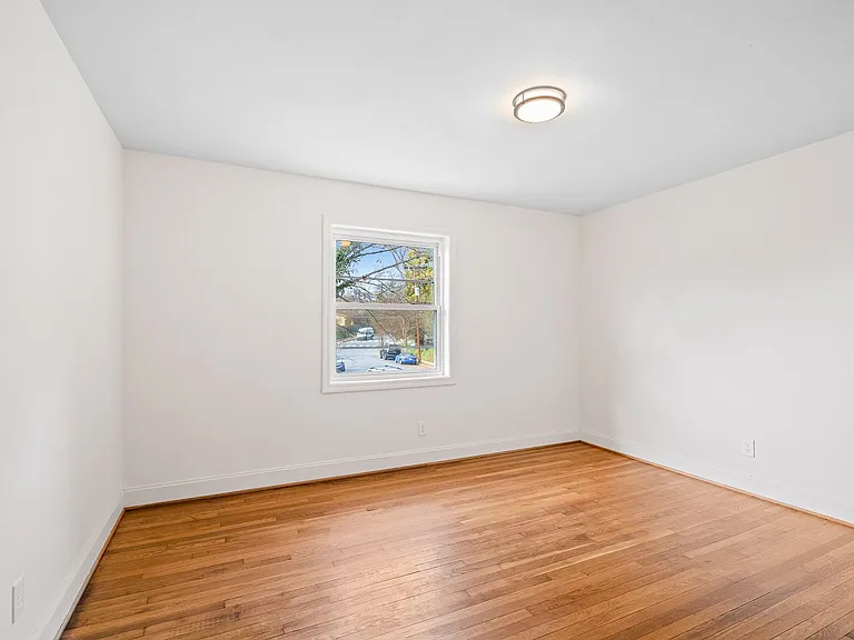 1121 West End Blvd — Photo 38