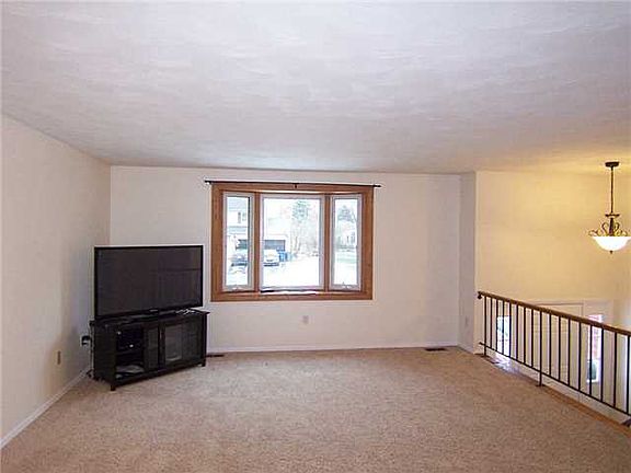 2nd image of 325 Edgewood Dr