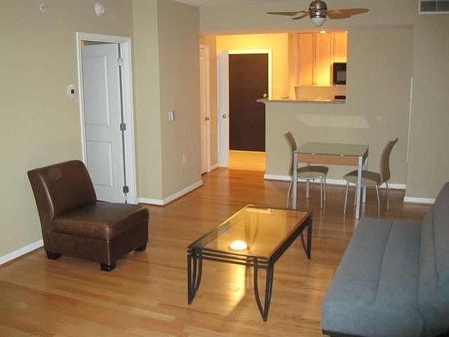 2nd image of 851 N Glebe Rd APT 202
