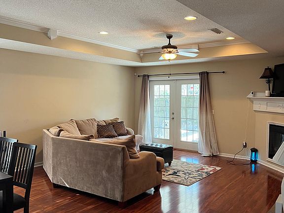 5th image of 221 Primrose Dr