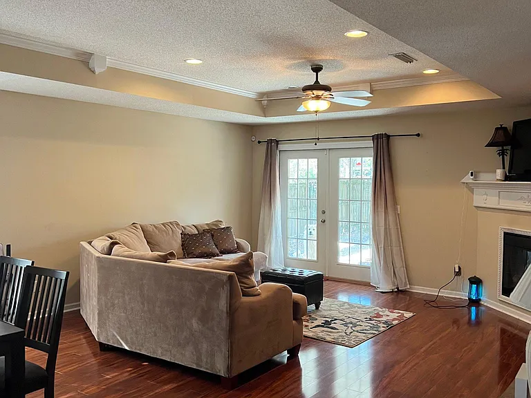 221 Primrose Dr — Photo 5