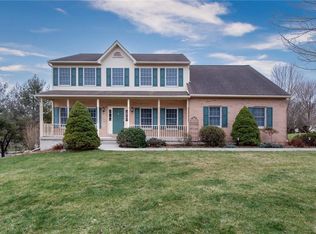 1864 Amelia Ct, Hellertown, PA 18055