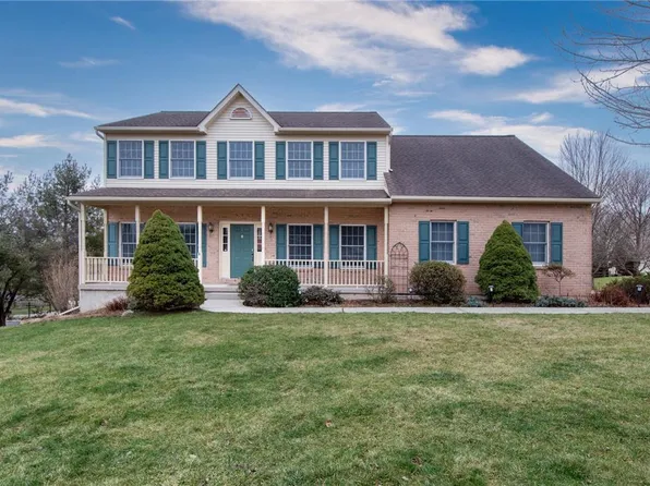 1864 Amelia Ct, Hellertown, PA 18055
