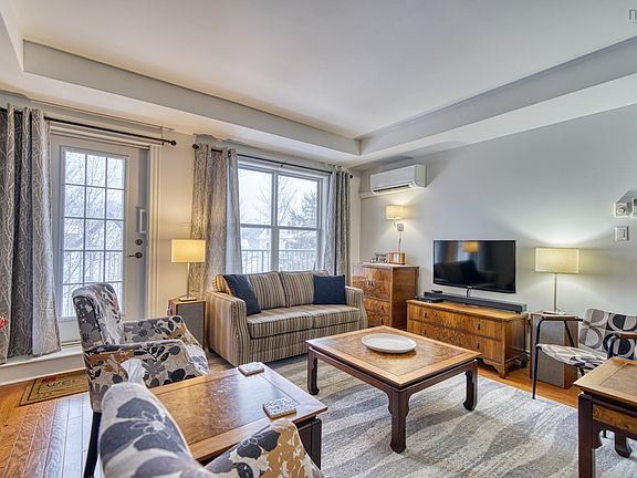 3rd image of 476 Main St #304