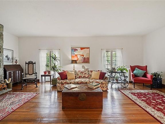 4th image of 160 Highland Ave