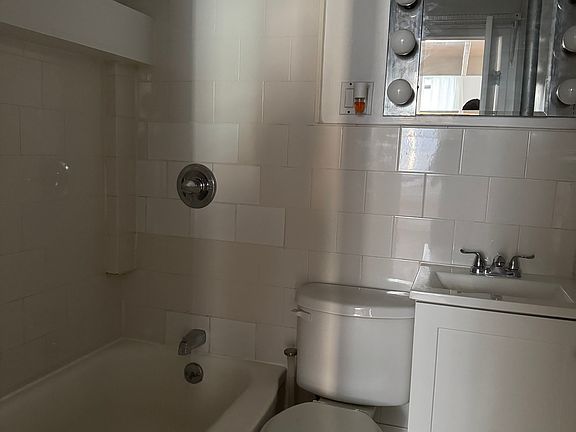 5th image of 144 E 37th St APT 4F