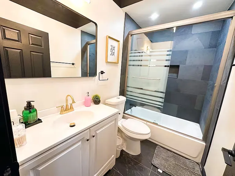 2325 S Michigan Ave #2 — Photo 16