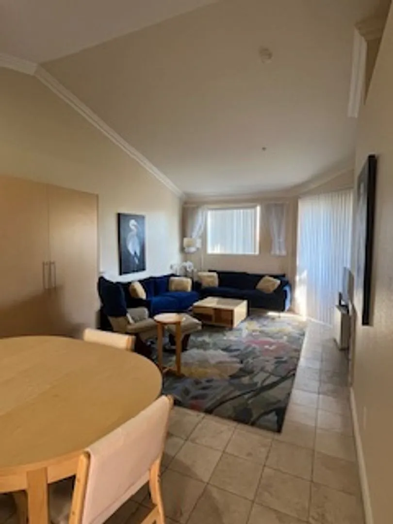 Top Floor 1 Bath| 1 Bedroom Luxury Condo (NV Energy/SW Gas/Internet Included in price) — Photo 1