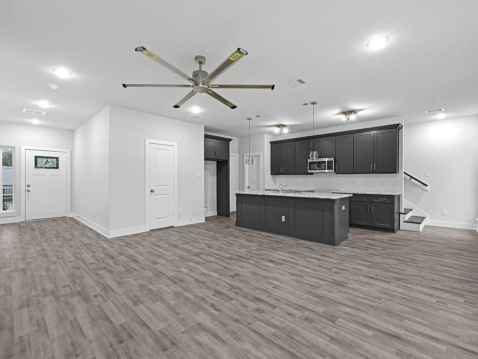 3 bed, 2.5 bath, 1832 sqft, $2,500 — Photo 2