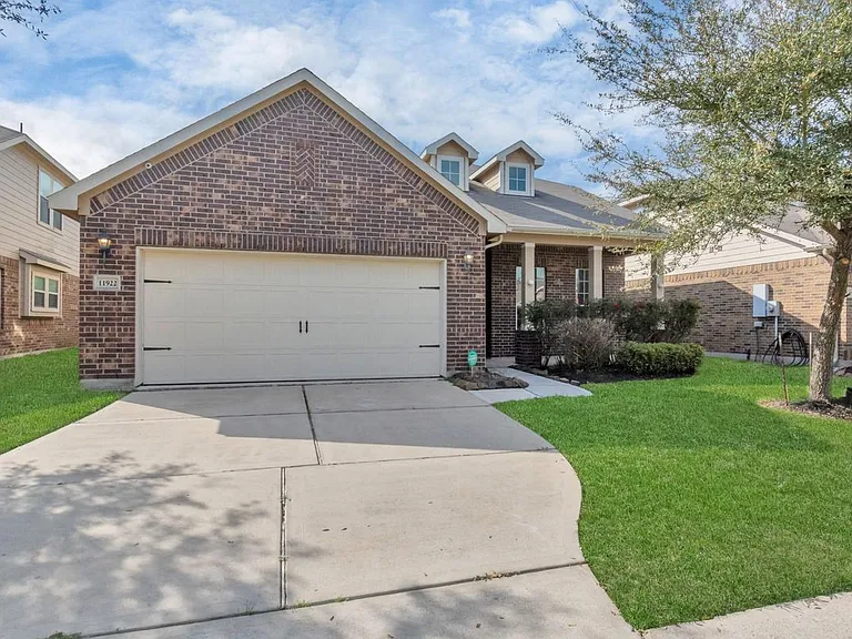11922 Harristown Dr — Photo 1