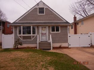 192 Deauville Blvd, Copiague, NY 11726