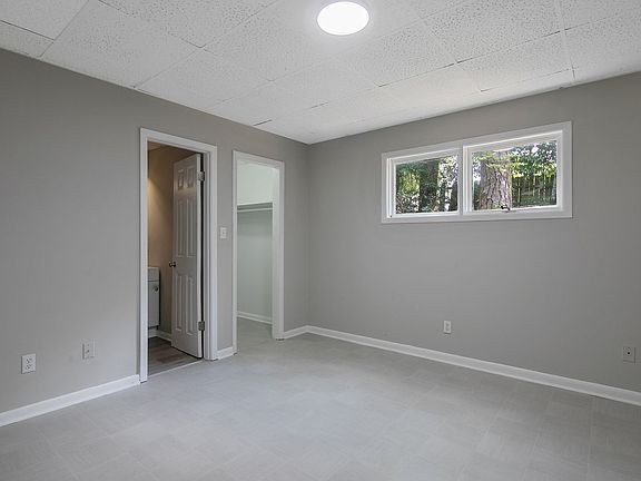 2nd image of 210-24 Colonial Dr