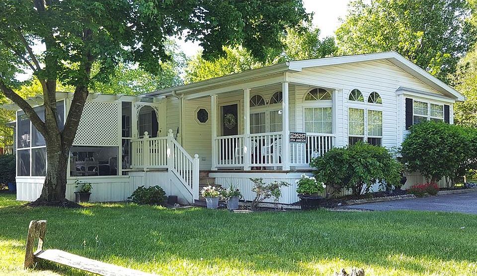 1st image of 26257 Lakeshore Blvd