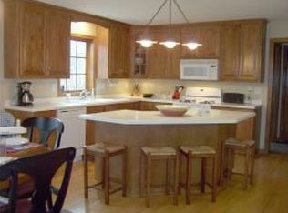 1451 Skylark Ln, Green Bay, WI 54313