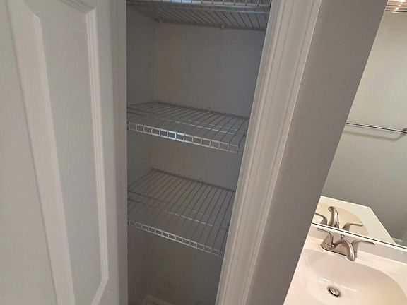5th image of 923 Rose Hill Ave #1