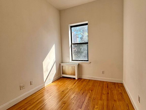 2nd image of 1720 2nd Ave APT 5