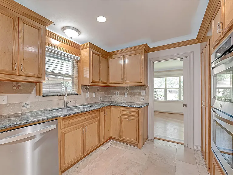 5611 Briarbend Dr — Photo 26