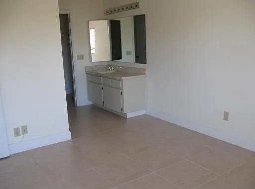 738 SW Claudia Ave — Photo 4