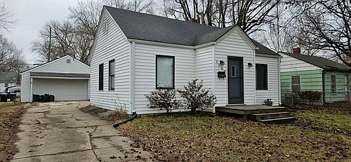 1120 NE Chester Ave Photo 1
