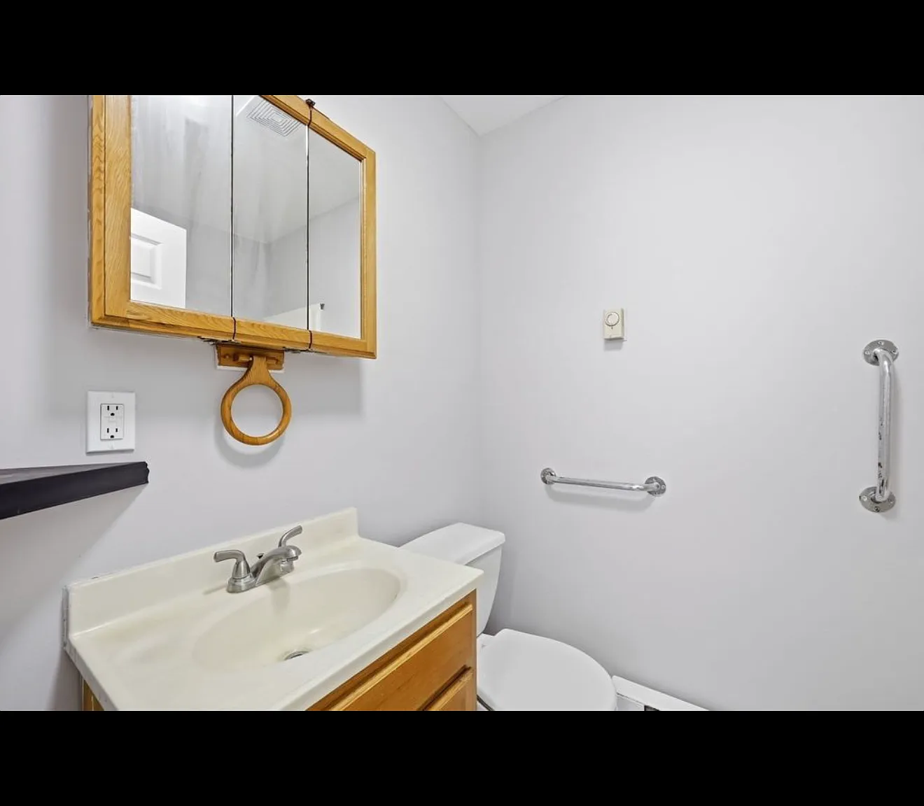 3 bed, 1.5 bath, 1100 sqft, $2,000 — Photo 1