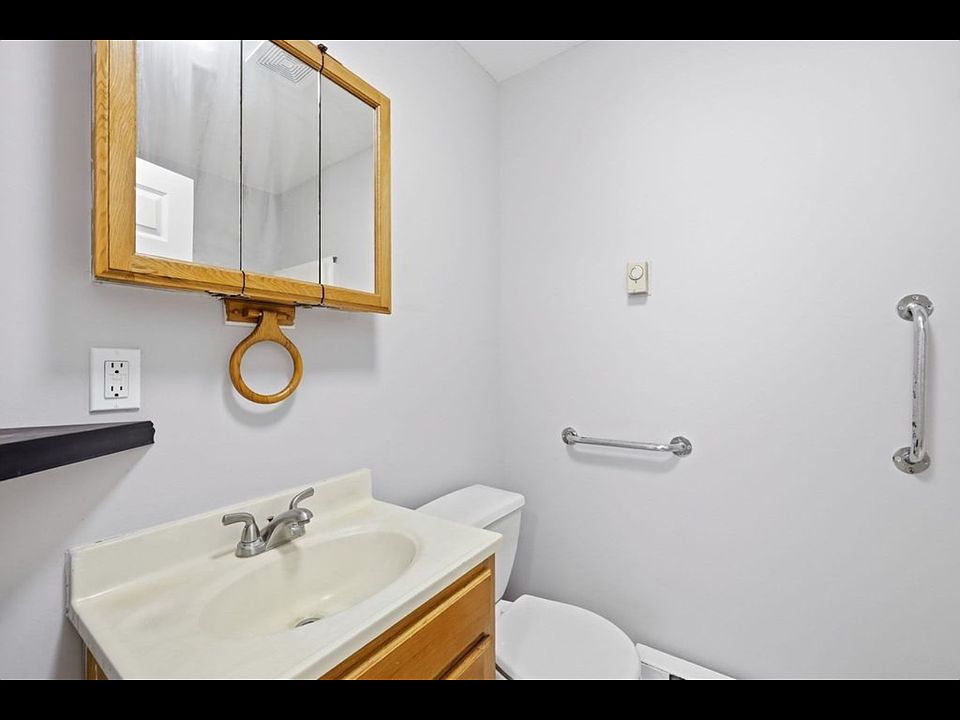 1st image of 104-106 Quincy St #104