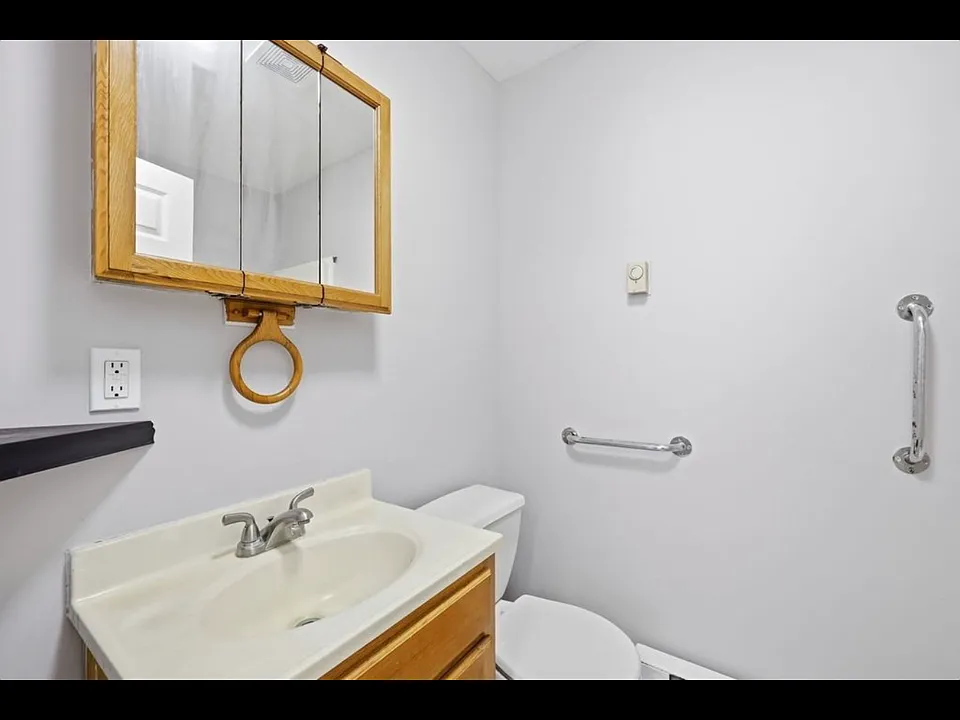 104-106 Quincy St #104