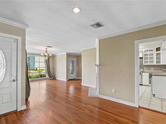 3rd image of 1017 Helios Ave