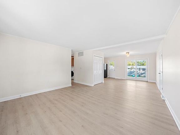 3rd image of 10262 Hibiscus Dr