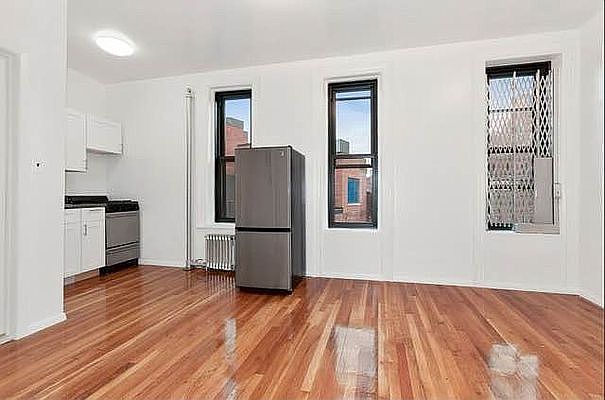 1st image of 322 W 11th St #25