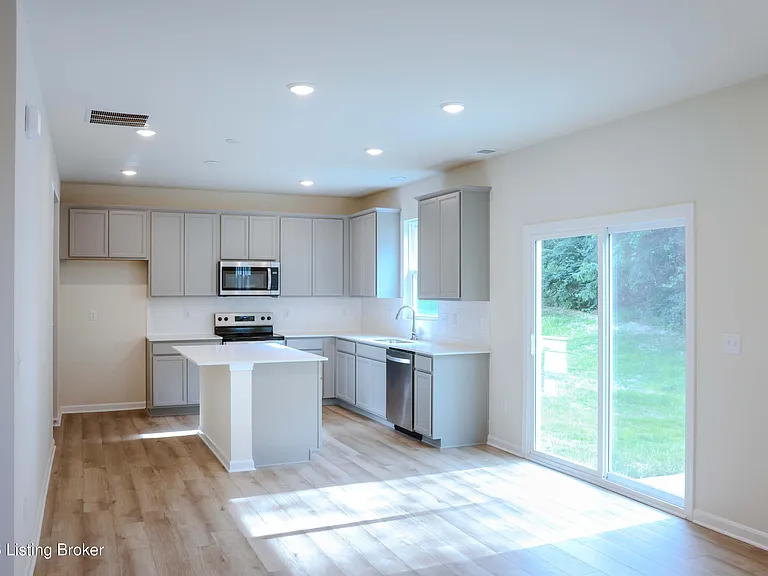 8300 Fairmount Rd — Photo 4