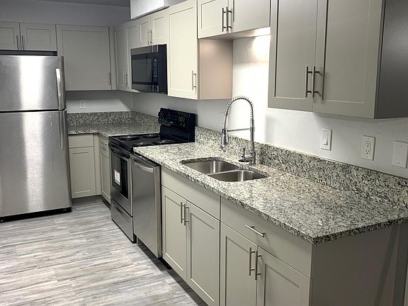 5th image of 1127 Cape Coral Pkwy W